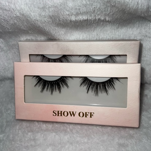 Eye lashes - Picture 4 of 6